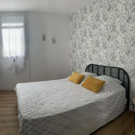 Bright 60m - View Of The Basin Apartment